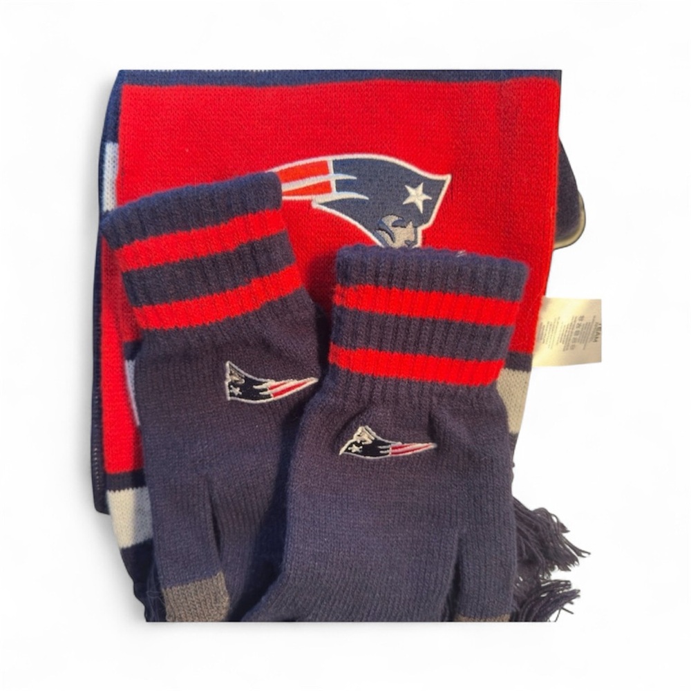 New England Patriots Scarf and Gloves Gift Set